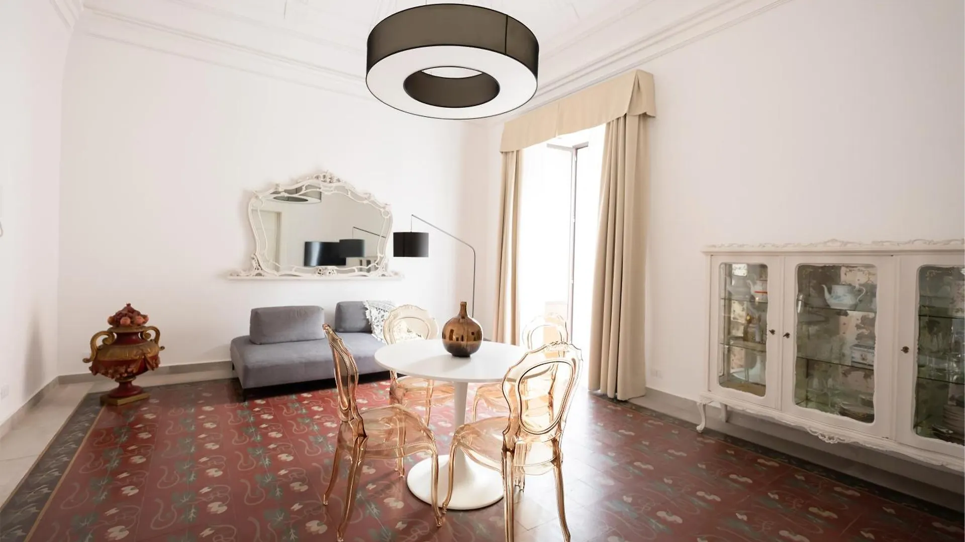 B. Sicilian Charming Stay Historical Suite Catania Apartment