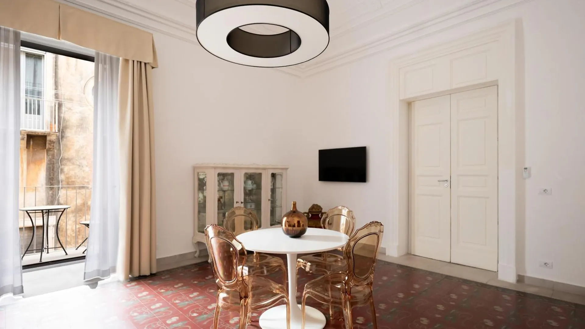 B. Sicilian Charming Stay Historical Suite Catania 0*,