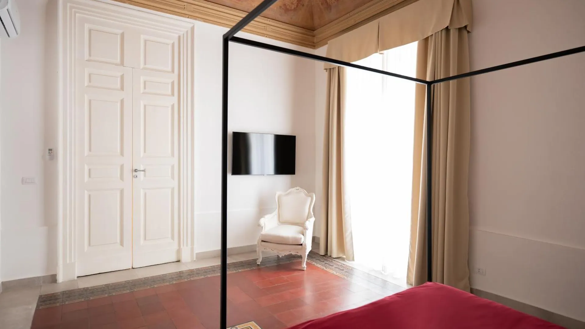 Apartment B. Sicilian Charming Stay Historical Suite Catania