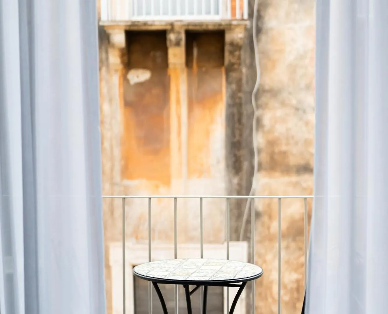 Apartment B. Sicilian Charming Stay Historical Suite Catania