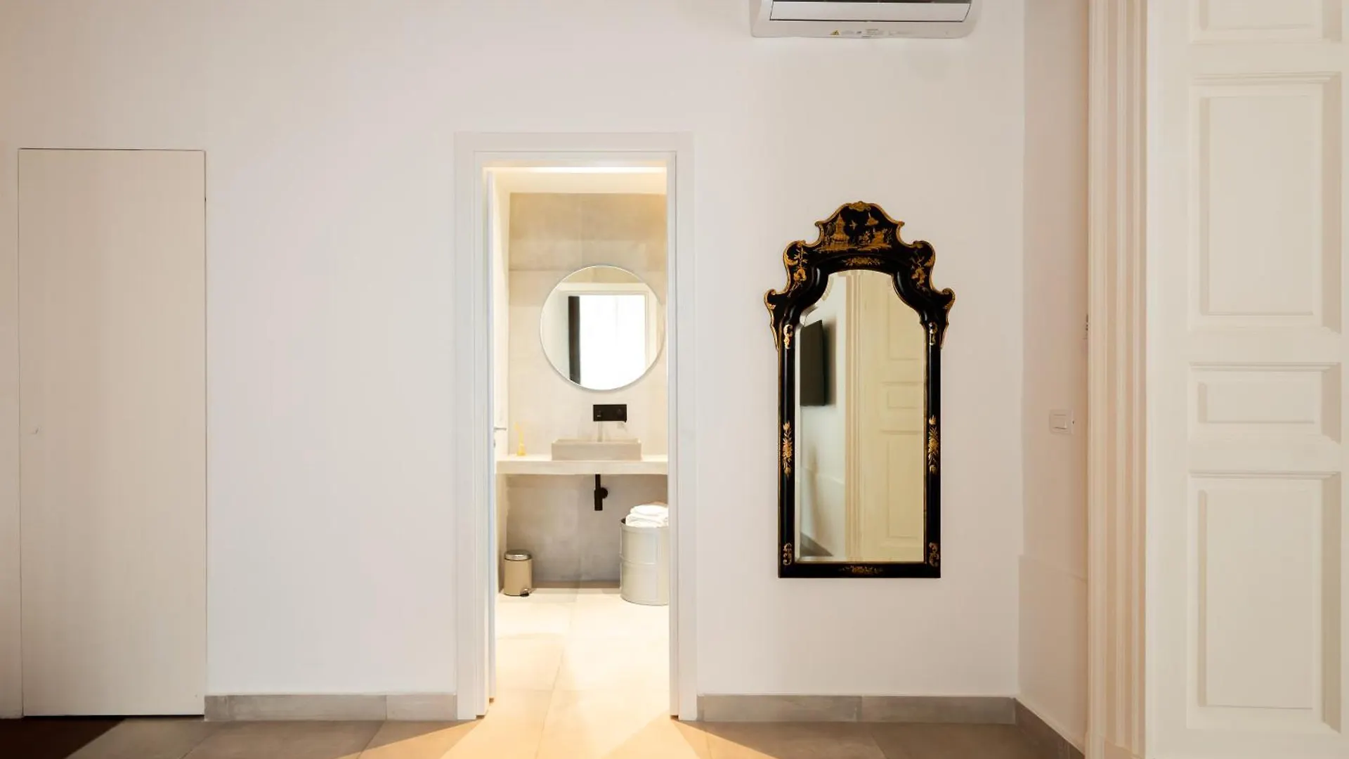 Apartment B. Sicilian Charming Stay Historical Suite Catania Italy